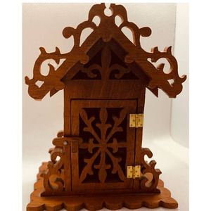 2007 Scroll Sawn Wood Outhouse Thimble Display